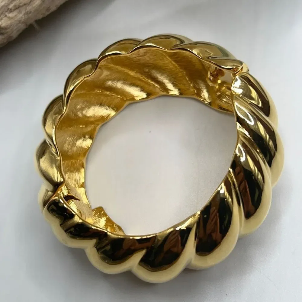 Polished Gold Twist Bangle Hinged Bracelet Kenneth Jay Lane - Picture 10 of 12